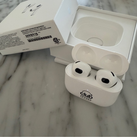Apple AirPods 3rd Generation with MagSafe Charging Case - Never Used - Picture 2 of 5